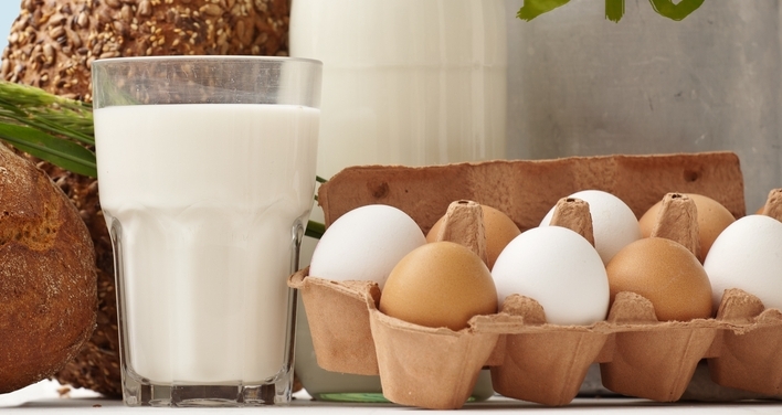 Lekári odporúčajú dopĺňať vitamín D jedlom, nie opaľovaním